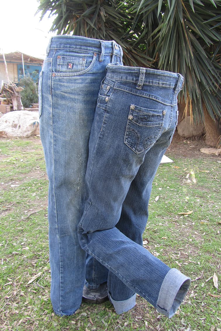 Kissing, Blue jeans, W 40 × H 105 × D 55 cm